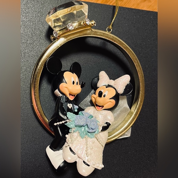Mickey and Minnie Bride and Groom ornament. - Picture 5 of 12